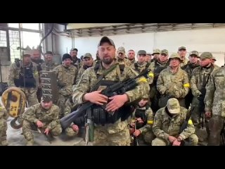 Украинские военные просят спасти их и дать оценку действиям своего руководства.