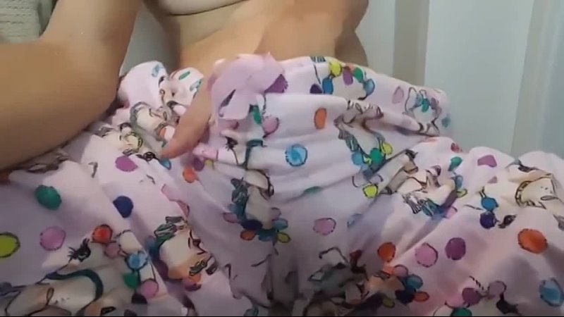 SEXPorn Wife Восемнадцатилетняя киса в пижаме готовилась ко сну,
