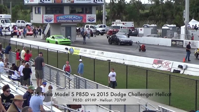 Tesla Model S P85 D Sets 1 4 Mile World Record While Challenger Hellcat Goes up in Smoke Drag