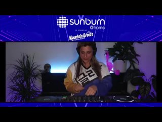 Laura Van Dam - Live - Sunburn at Home