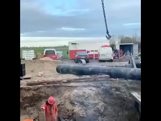 И над типами пронес... а они такие: че, плохозарепленный столб на ковше экскаватора? Дапохуй! - Аноним Андреевич