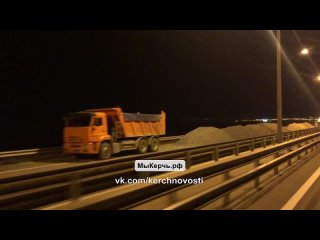 Часть дороги закрыли у Крымского моста