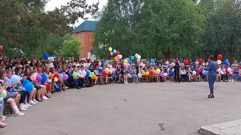 Ю М Колмагорова зачитывает приказ о допуске учеников 11 х классов к ЕГЭ