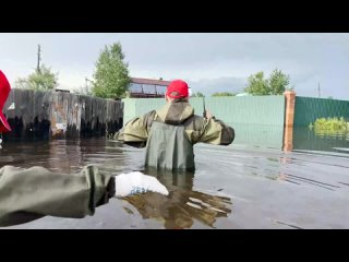 «Молодёжка ОНФ» помогает ликвидировать наводнение в Чите