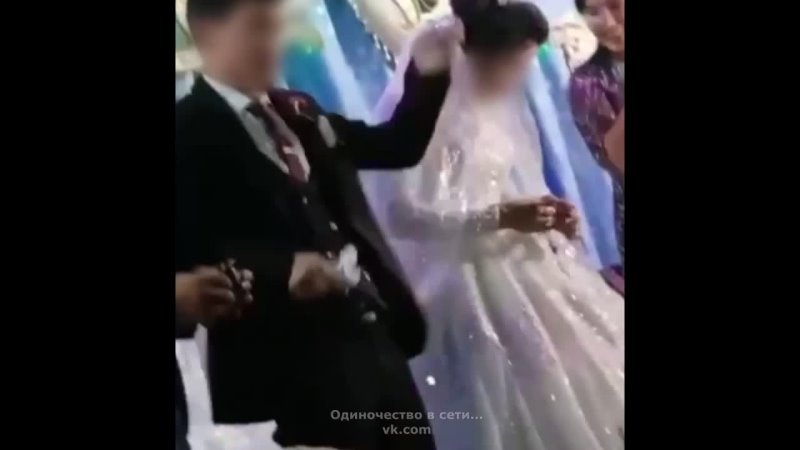 В Узбекистане жених ударил невесту на свадьбе