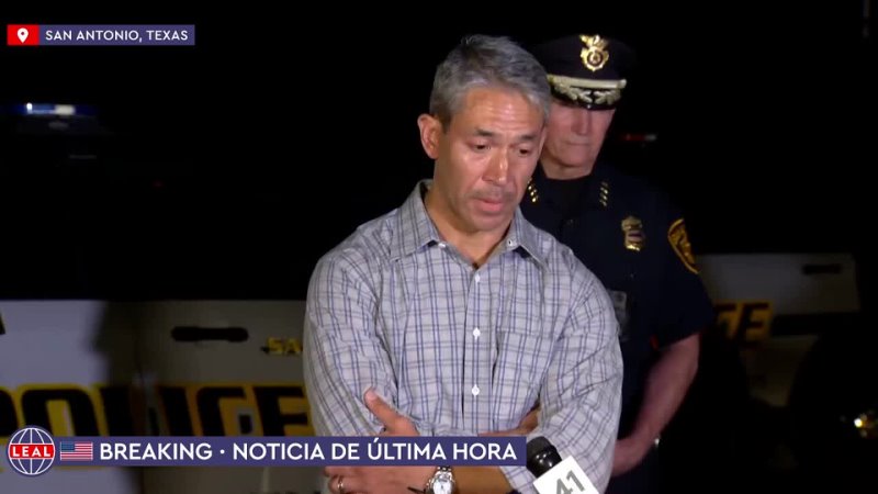 Texas Policía informa sobre el tráiler abandonado con al menos 40 inmigrantes indocumentados sin vida en su