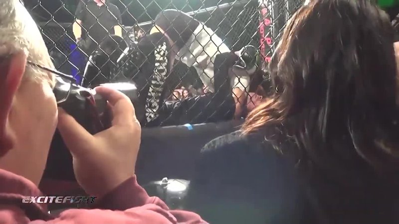 (18+) RAW VIDEO: Pre-teen girls MMA fight at casino near Spokane