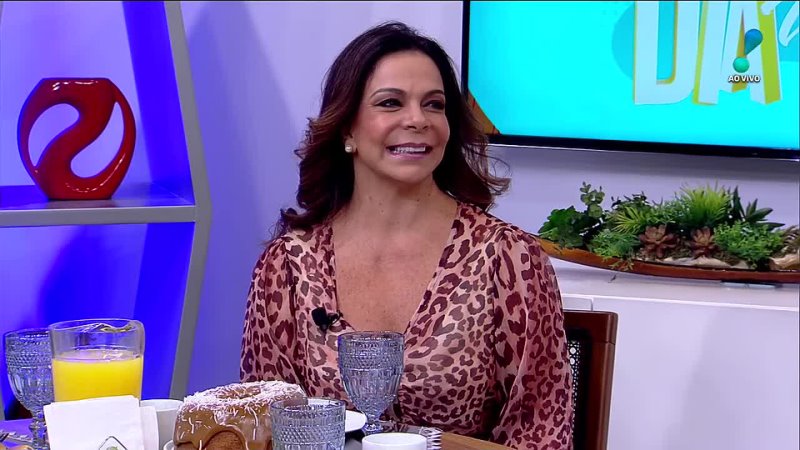 Rede TV Bom Dia Você: Sula Miranda no palco, Dia de Santo Antônio, fofoca e mais (13, 06, 22),