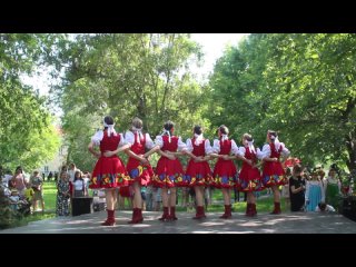 Танцевальный коллектив-Арабеск