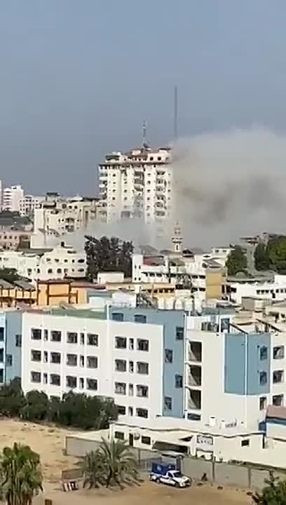 Армия Израиля нанесла удар по Сектору Газа — теперь ракеты летят уже в города на юге Израиля.