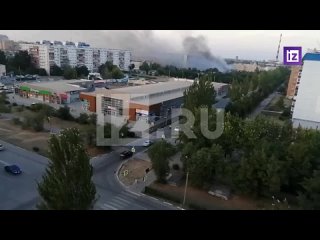 Кадры пожара на рынке в Волжском
