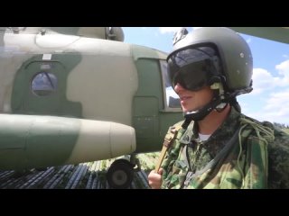 Кадры боевой работы экипажей вертолетов – постановщиков помех
