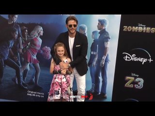 ✪ Дженсен  со своей дочерью Джей Джей на премьере фильма Зомби 3.

#JensenAckles #Zombies3