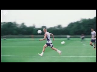 Oleksandr Zinchenko’s outrageous speed during a keepy-uppies drill in Arsenal training.