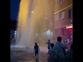 Поющий фонтан в Москве. Прорвало трубу