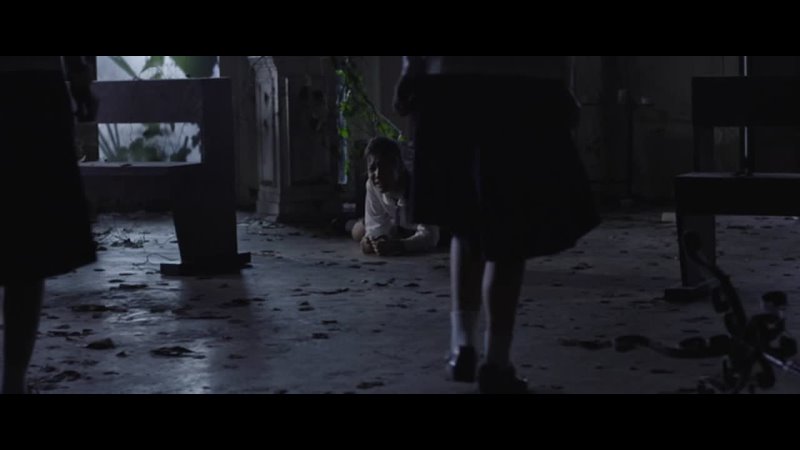 Школьницы сталкиваются с безголовой монахиней (Отрывок из фильма "Час призраков 2")