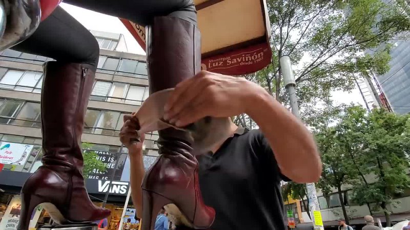 $2 HIGH HEEL TALL LEATHER LADIES BOOTS Shoe Cleaning | Street Shoe Shine in Mexico City  ASMR