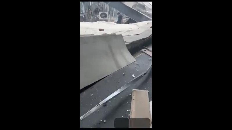 Se derrumba el techo de un gimnasio tras un fuerte terremoto en México