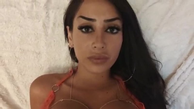 Il se fait une escorte égyptienne gros seins,gorge profonde,défonce ça chatte et finis sur son visage - Neyla Kimy