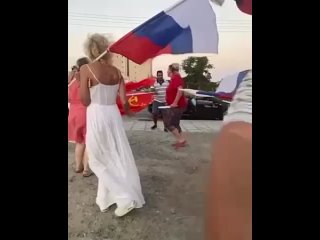 На Кипре украинка с ножом напала на россиянку во время подготовки к автопробегу в честь Дня флага России
