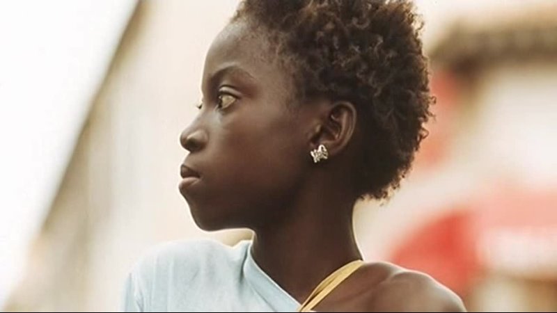 La petite vendeuse de soleil (La pequeña vendedora de sol)  1999.  Djibril Diop Mambéty  VOSE FAC 6