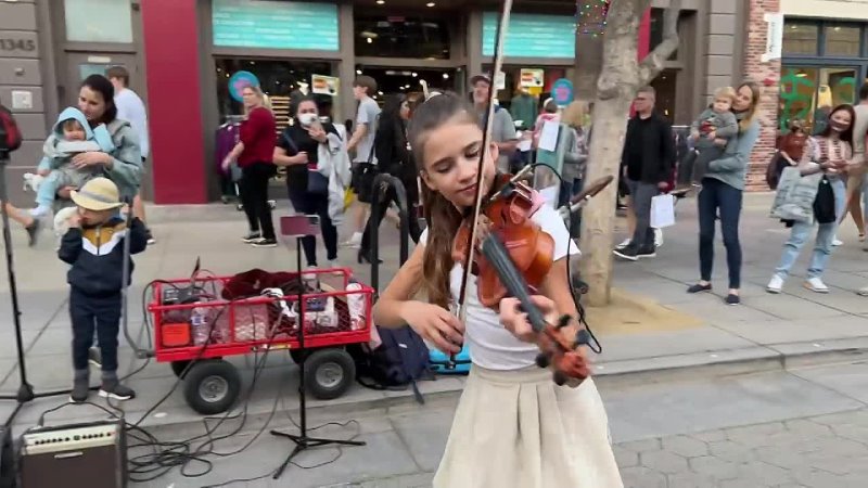 1 year old BABY and Mom JOIN STREET PERFORMANCE My Heart Will Go On Titanic Karolina