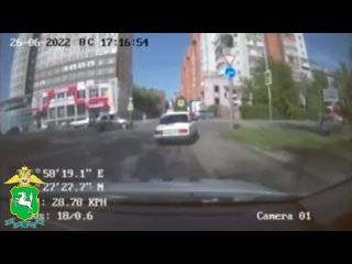 В Томске задержан несовершеннолетний водитель, катавшийся на своей машине без водительских прав