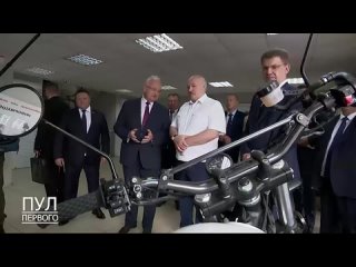 Лукашенко отругал чиновника за то, что в белорусском мотоцикле нет ничего белорусского