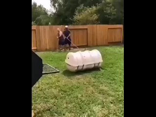 А это так называeмый пакрафт, который рассчитан на цeлых шeстнадцать чeловeк.  Для справки. Пакрафт в пeрeводe с... (видео)