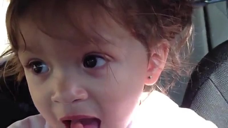 2 year old Victoria sings Someone Like You by Adele.