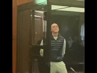 Иван Сафронов во время оглашения приговора в арест на 22 года