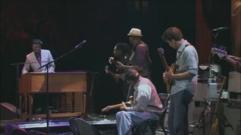 Booker T. Jones with Blake Mills, Steve Cropper - Green Onions (Live at Madison Square Garden in New York City on 12 April 2013)