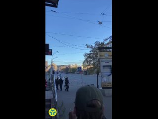 Появилось видео обстановки у офиса «Укрэнерго» сегодня утром — виден момент прилета «Герани-2» прямо у здания компании