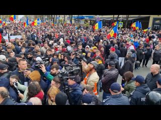 Оппозиция установила палатки перед зданием генпрокуратуры Молдавии