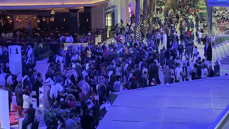 avenues mall kuwait ( Official Gulf Bank Kuwait Flash mob فلاش موب