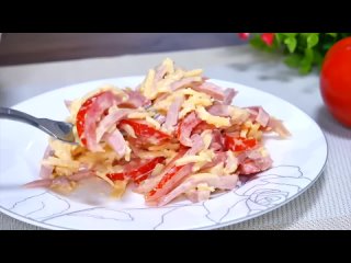 Невероятно вкусный салат (ингредиенты указаны в описании видео)