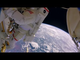 Astronautas pierden un escudo en el espacio por accidente (GoPro 8K)