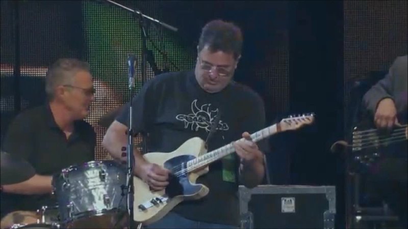 Vince Gill with Albert Lee I Aint Living Long Like This ( Live at Madison Square Garden in New York City on