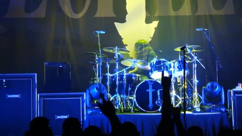 The Pretty Reckless Fucked Up World + Drum Solo (