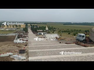 Кипит работа на восстановлении легендарного мемориального комплекса Саур-Могила в Донбассе.