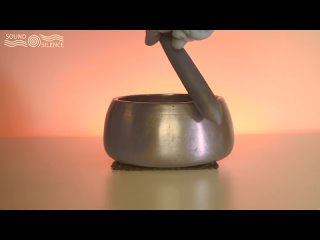 [Sound-and-Silence Resonant Healing] 528 Hz Singing bowl sound meditation with an antique Himalayan Mani bowl 33 minutes