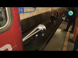 Россиискии атлет отбуксировал поезд массои 134 тонны