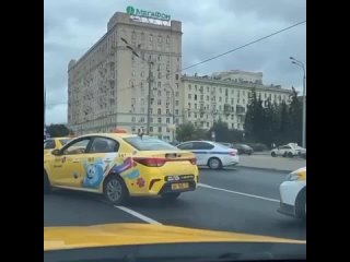 Таксисты устроили затор на Кутузовском проспекте