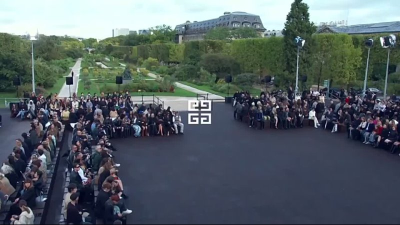 Givenchy Spring Summer 2023 Paris ( 480 X 854 ).