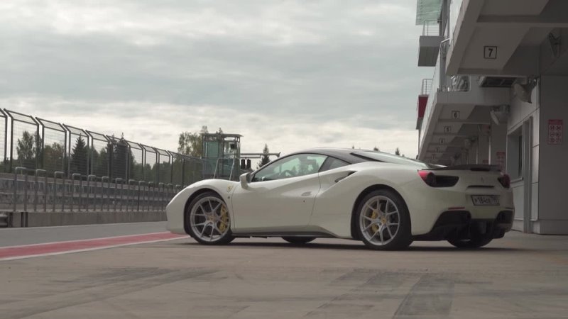 Ferrari 488 GTB: есть ли жизнь после Италии?