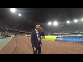 Диктор на стадионе «Наполи», когда Гонсало Игуаин забил гол в Лиге чемпионов!