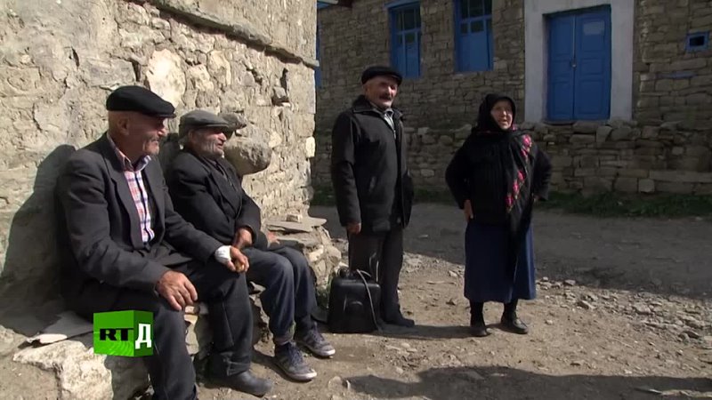 ▶️In the Dagestani village of Tsovkra, almost every resident is involved in rope walking. They ride a rope on a bicycle, even th