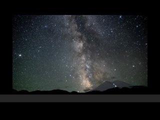 Млечный путь над горой Эльбрус