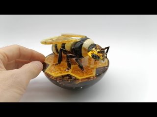 Пчела статуэтка из янтаря. Необычный подарок фигурка неваляшка