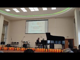 В.Соколов импровизация на тему школьных песенКонцерт преподавателей